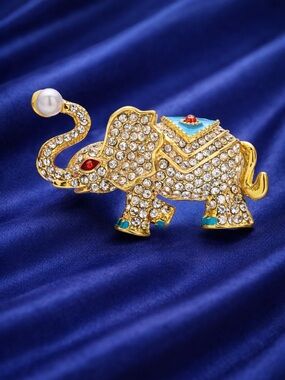 Lucky Elephant Crystal Pearl Brooch